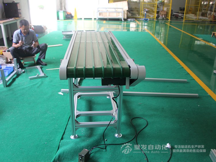 皮帶面加多導(dǎo)條皮帶標準小型輸送機