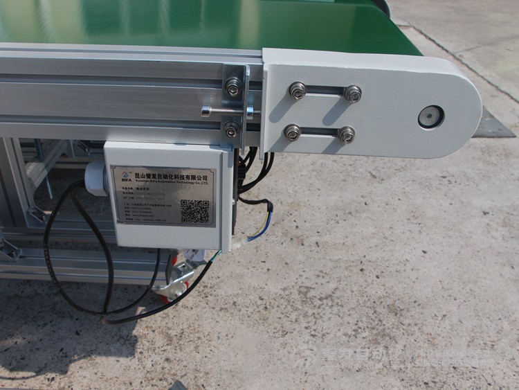 小型單腿支撐皮帶輸送機(jī) 小型單腿支撐皮帶輸送機(jī)