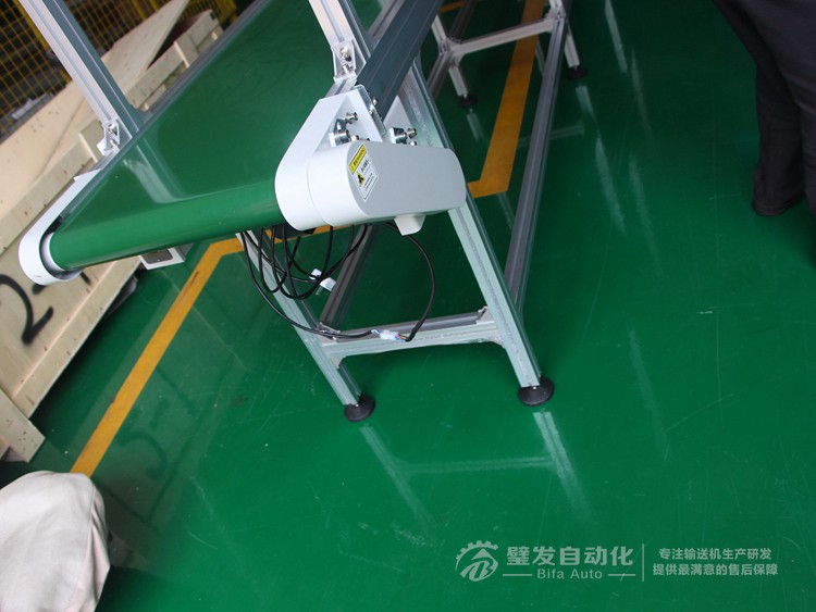 上方中間加燈小型皮帶輸送機