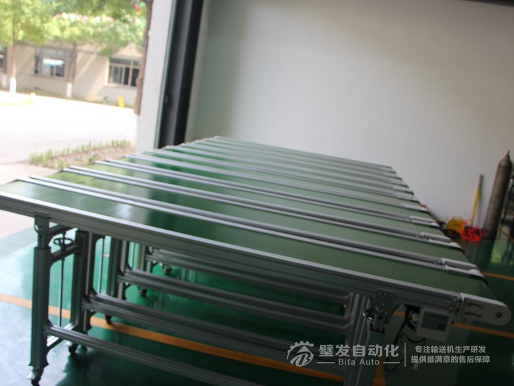 加滑料板小型升降腿皮帶輸送機 加滑料板小型升降腿皮帶輸送機