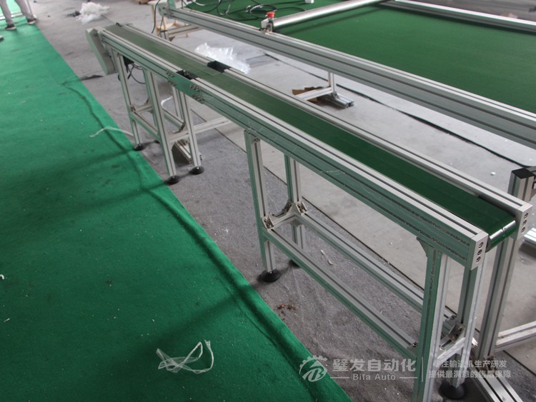 加防跑偏導條中間斷開小型非標皮帶輸送機 加防跑偏導條中間斷開小型非標皮帶輸送機