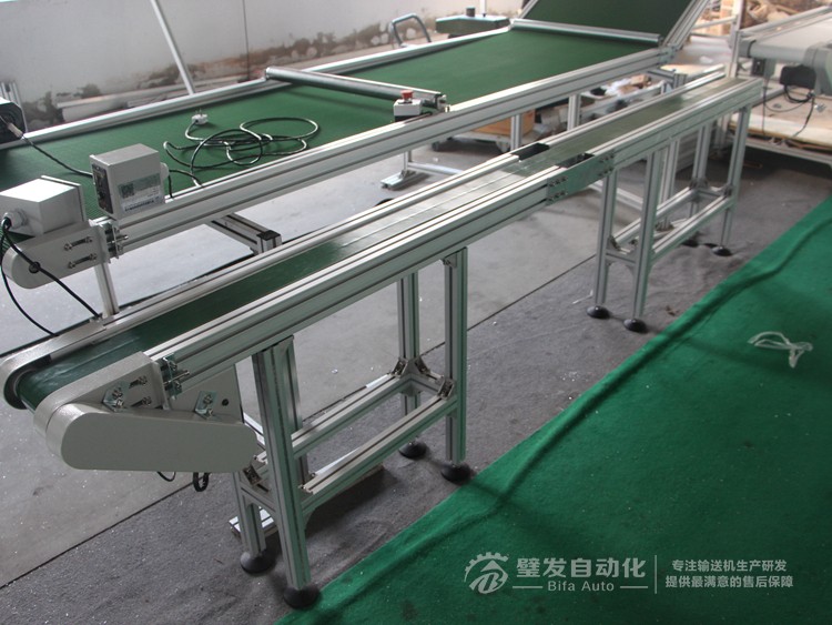 加防跑偏導條中間斷開小型非標皮帶輸送機 加防跑偏導條中間斷開小型非標皮帶輸送機