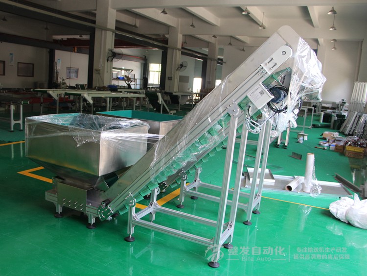 低端平臺精研電機不銹鋼擋邊料斗爬坡輸送機 低端平臺精研電機不銹鋼擋邊料斗爬坡輸送機