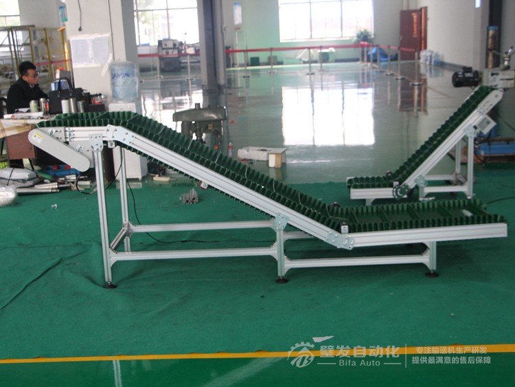 Z字型裙邊擋板爬坡輸送機 Z字型裙邊擋板爬坡輸送機