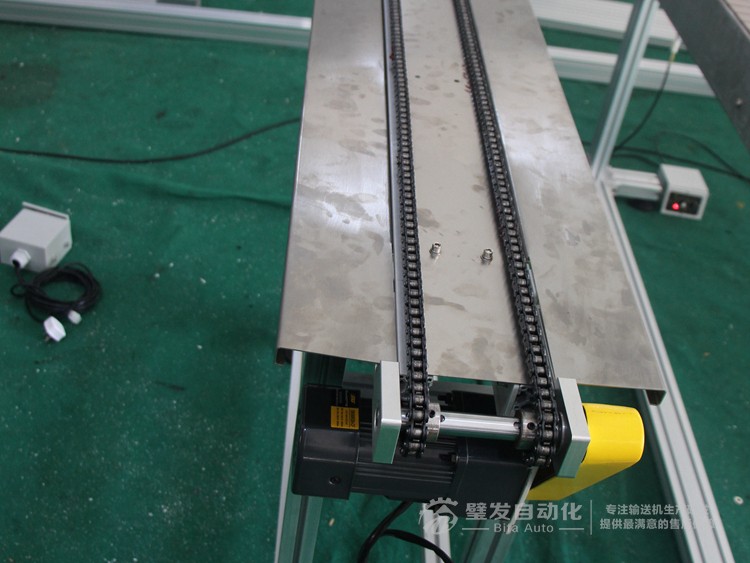 兩側加工作臺非標鏈條輸送機 兩側加工作臺非標鏈條輸送機